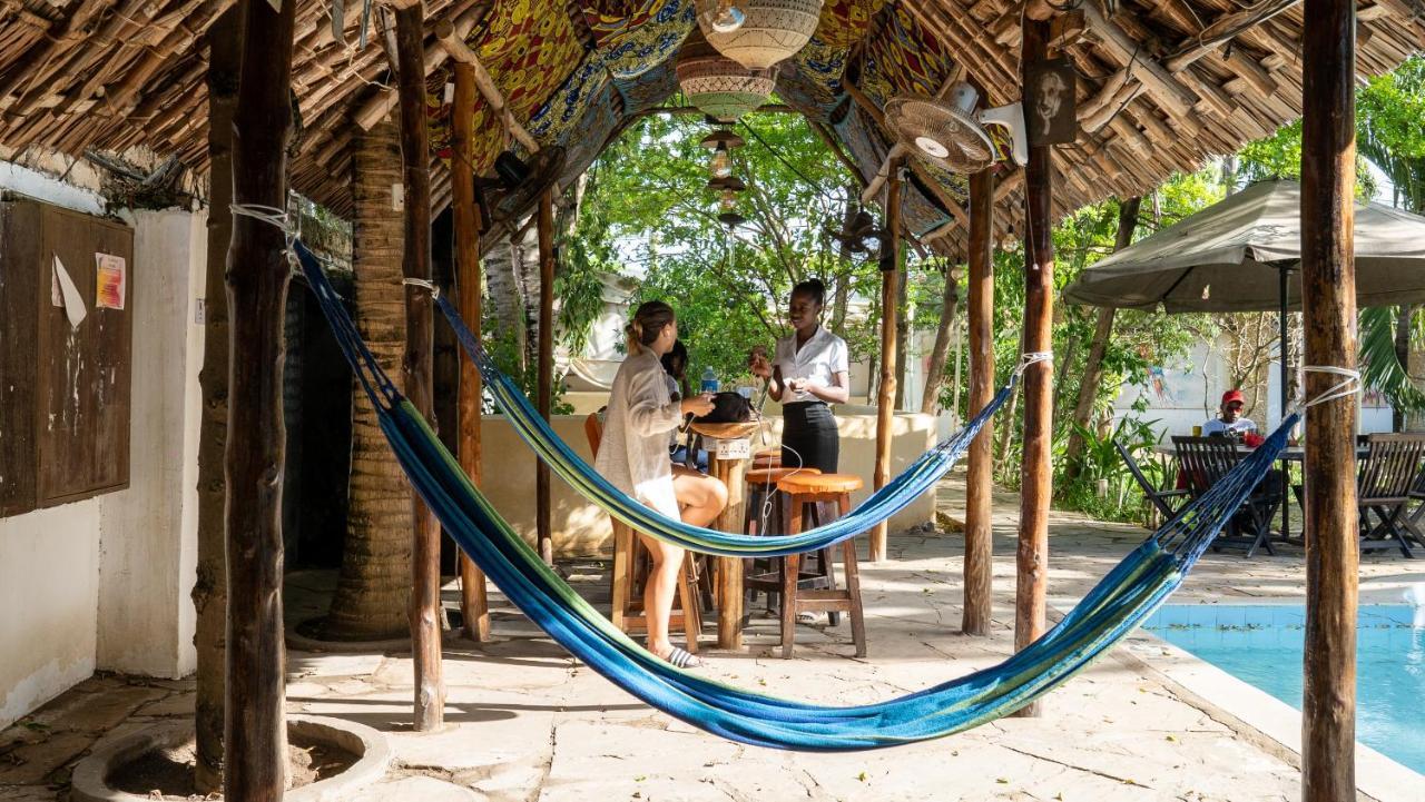 Tulia House Backpackers Pansiyon Mombasa Dış mekan fotoğraf