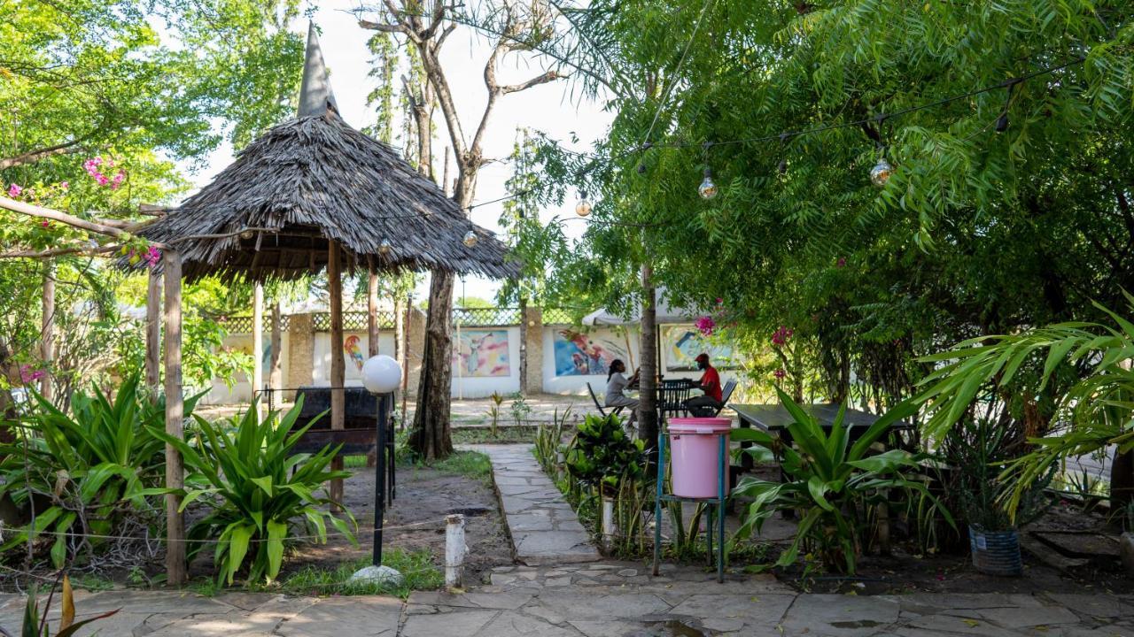Tulia House Backpackers Pansiyon Mombasa Dış mekan fotoğraf