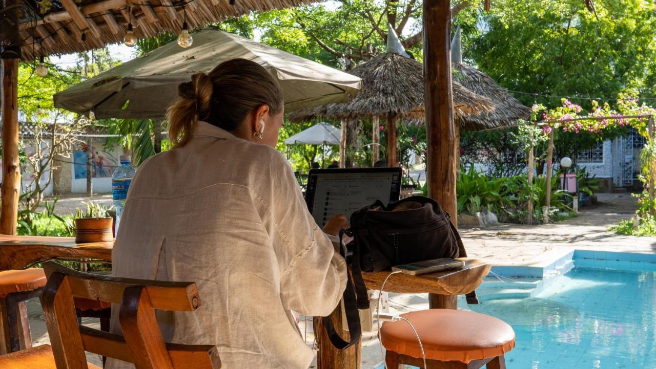 Tulia House Backpackers Pansiyon Mombasa Dış mekan fotoğraf