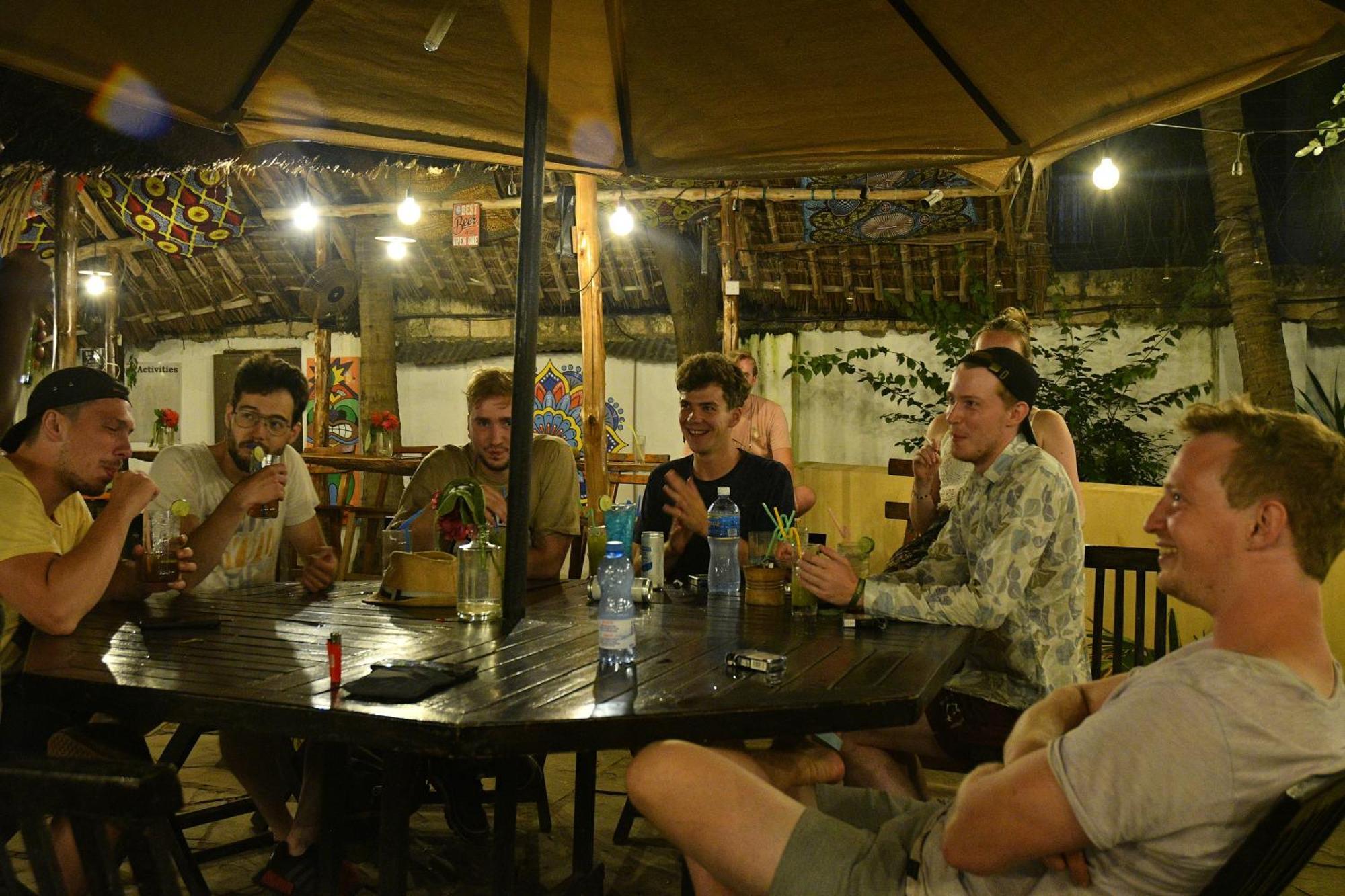 Tulia House Backpackers Pansiyon Mombasa Dış mekan fotoğraf