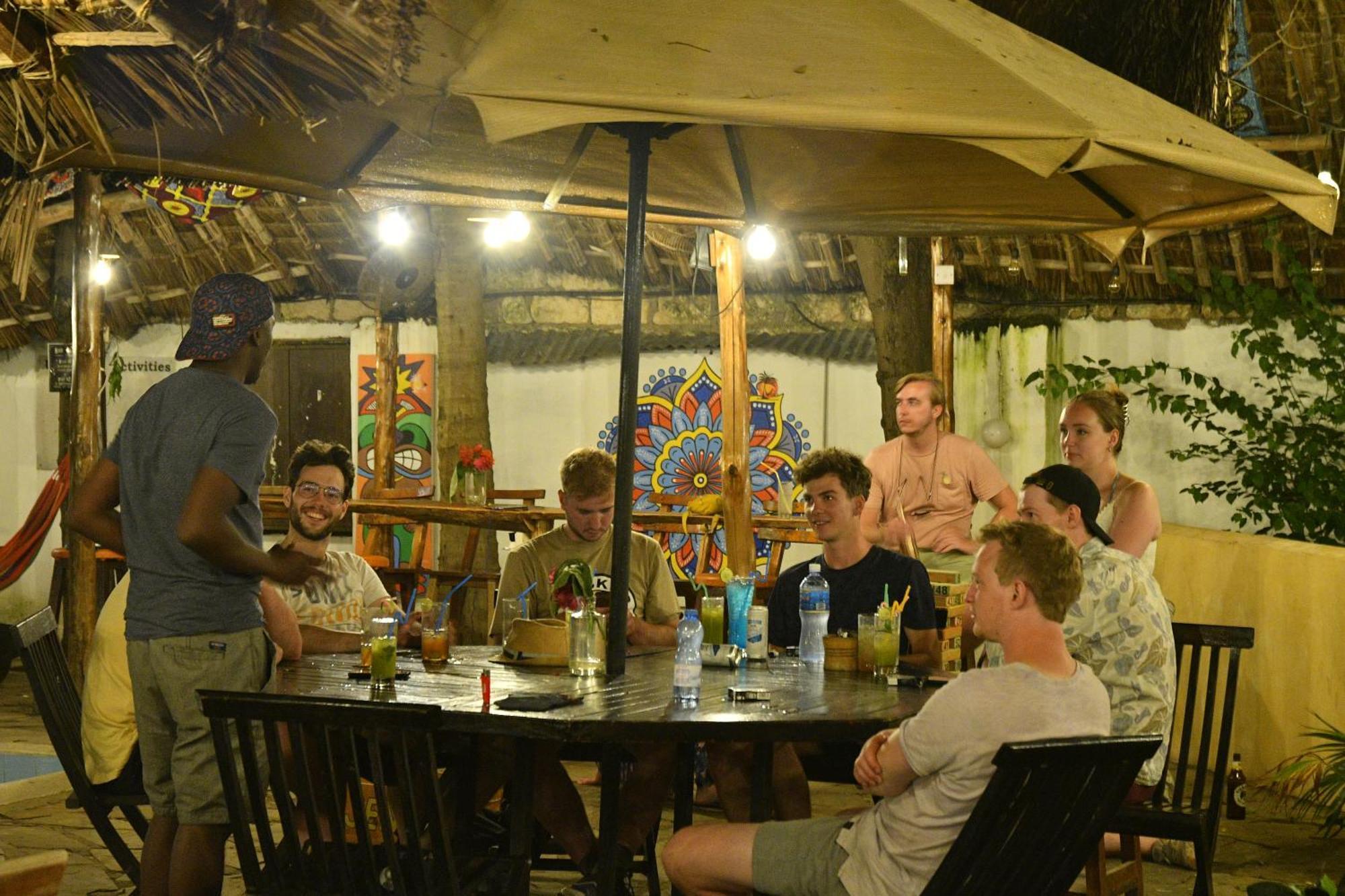 Tulia House Backpackers Pansiyon Mombasa Dış mekan fotoğraf