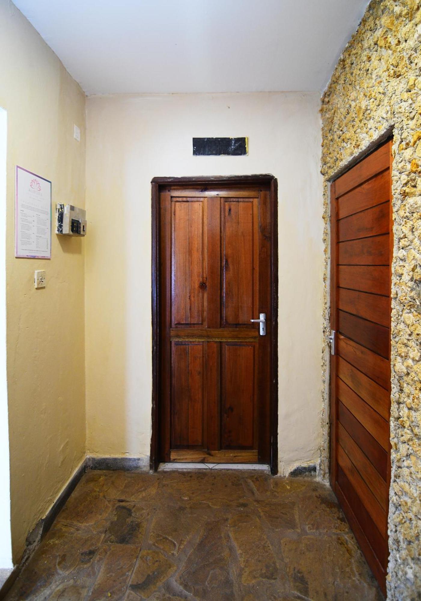 Tulia House Backpackers Pansiyon Mombasa Dış mekan fotoğraf